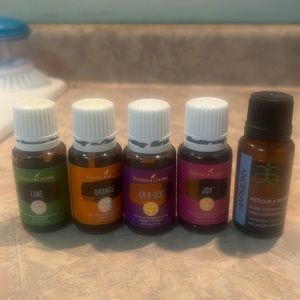 Bundle of 18 essential oils